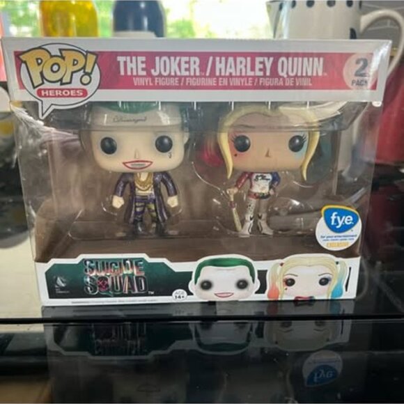Dynamic Duo! Funko Pop! The Joker / Harley Quinn 2-Pack (FYE Exclusive) - Picture 2 of 2